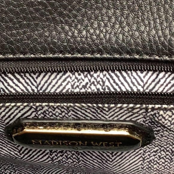Madison west square black crossbody bag with gold chain Preowned - Picture 9 of 10